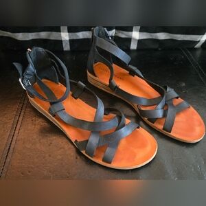 3/$20 Lucky Brand Black and Tan Women's Sandals